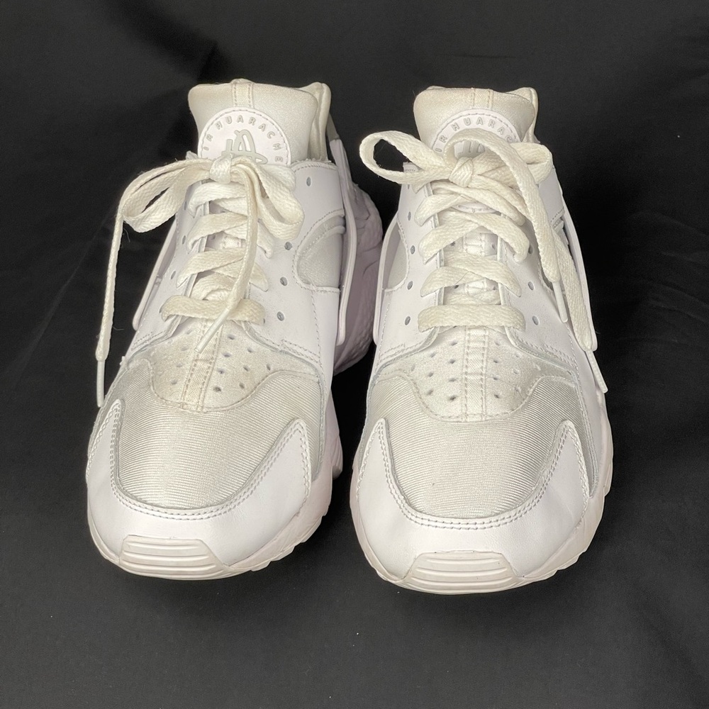Women’s Nike Air Huarache size 8.5